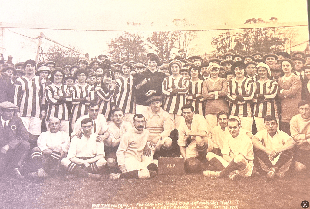 men and women's team pose for photo in 1917